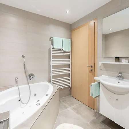 With Whirlpool Bathtub In St Anton سانكت أنتون ام ارلبرغ