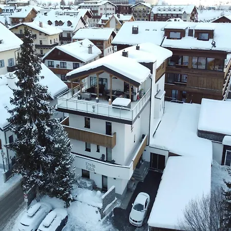 With Whirlpool Bathtub In St Anton شقة